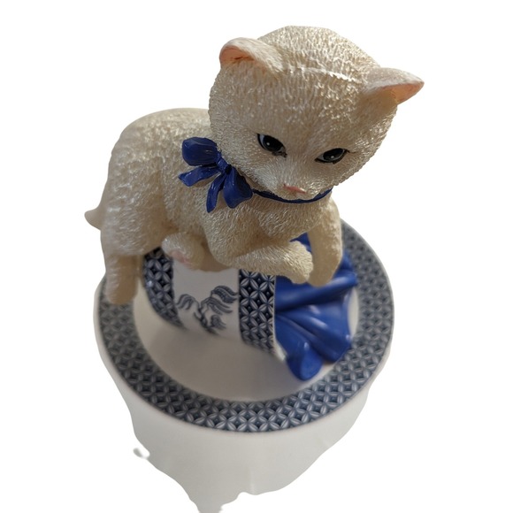 Cat Kitten Figurine with Teacup and Saucer Ceramic Collectible Blue White 2009 - Picture 3 of 9
